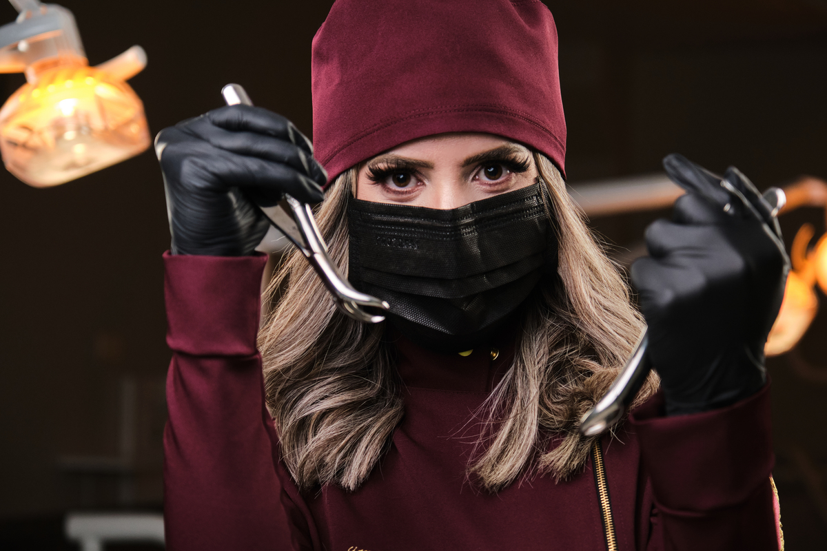 Dra.Fabiana Assis - Cirurgiã Dentista - Universidade Tuiuti do Parana