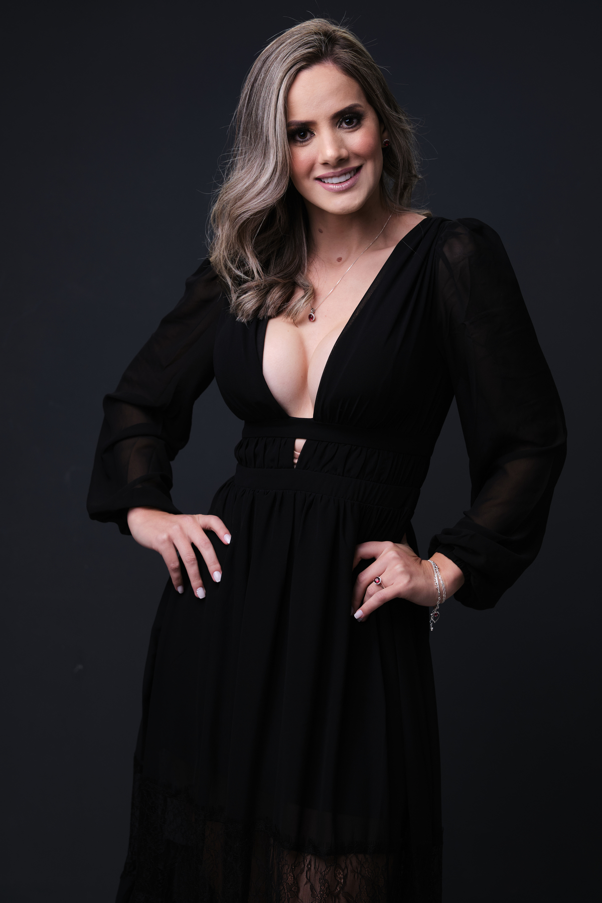 Dra.Fabiana Assis - Cirurgiã Dentista - Universidade Tuiuti do Parana