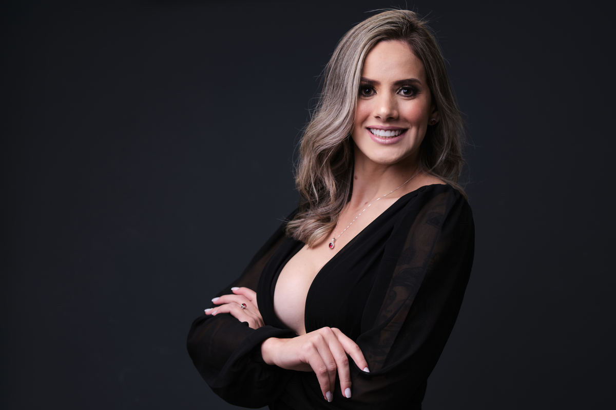 Dra.Fabiana Assis - Cirurgiã Dentista - Universidade Tuiuti do Parana