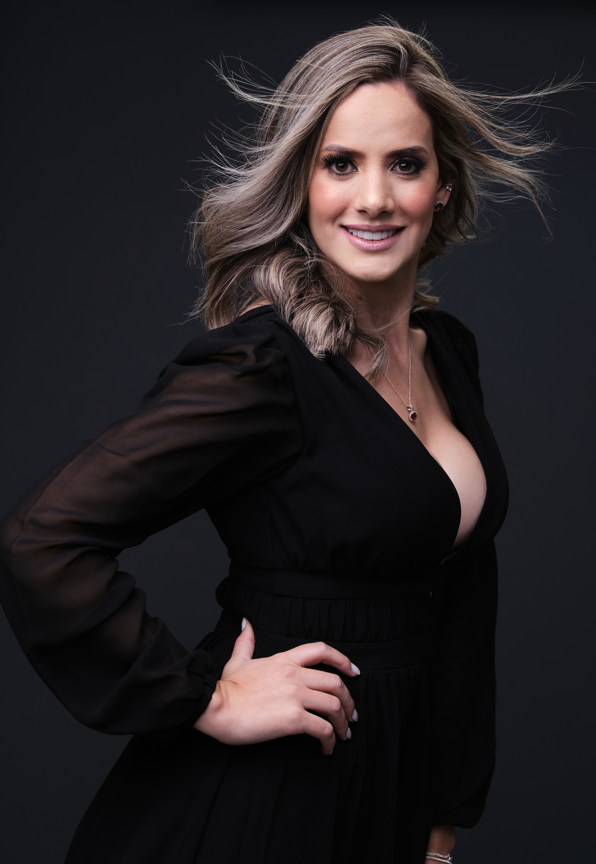 Dra.Fabiana Assis - Cirurgiã Dentista - Universidade Tuiuti do Parana