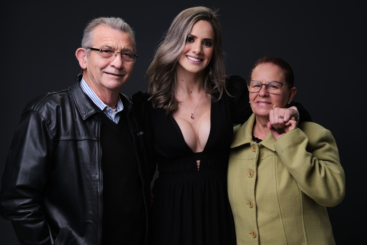 Dra.Fabiana Assis - Cirurgiã Dentista - Universidade Tuiuti do Parana