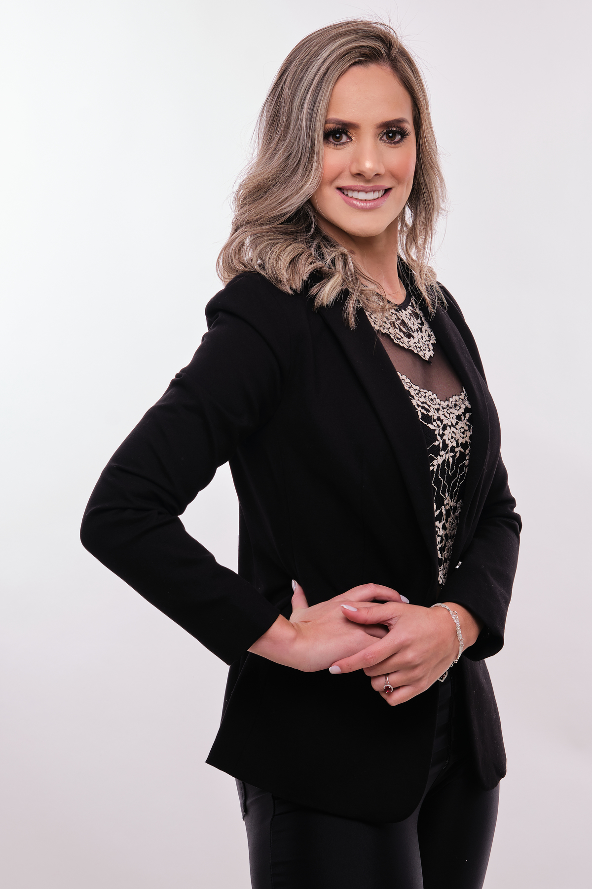 Dra.Fabiana Assis - Cirurgiã Dentista - Universidade Tuiuti do Parana