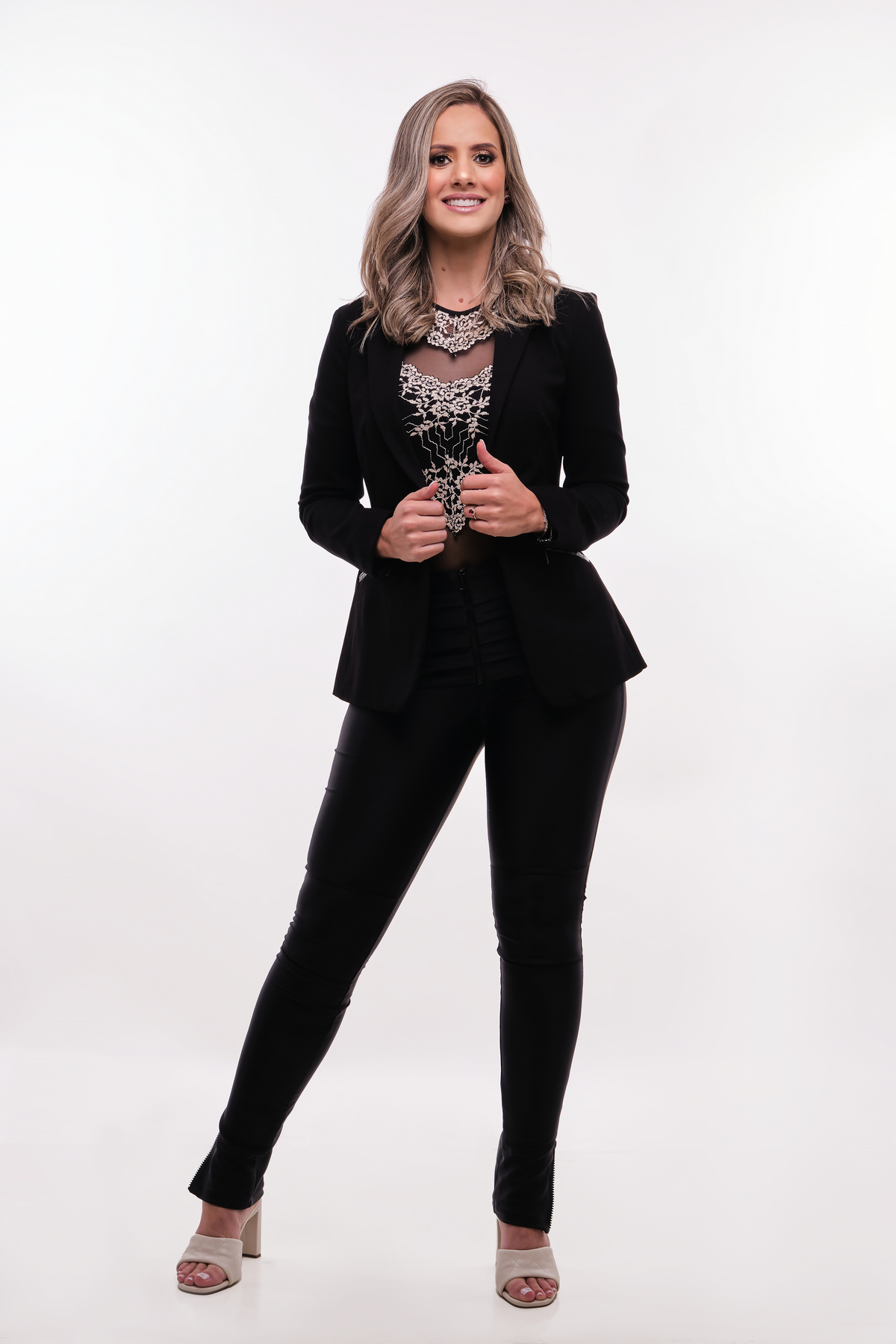 Dra.Fabiana Assis - Cirurgiã Dentista - Universidade Tuiuti do Parana