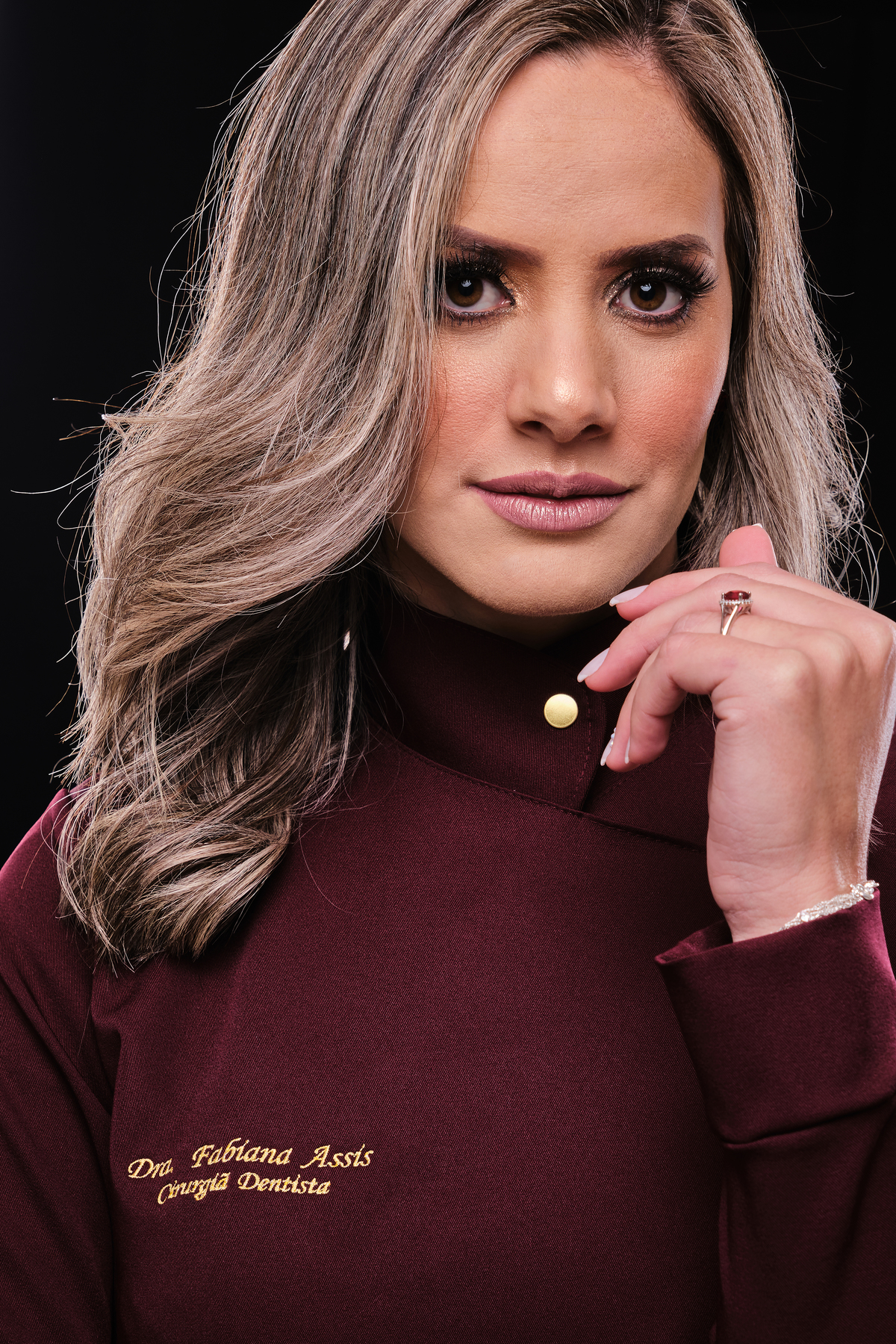 Dra.Fabiana Assis - Cirurgiã Dentista - Universidade Tuiuti do Parana