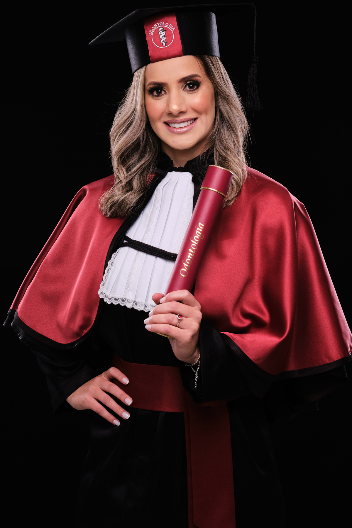 Dra.Fabiana Assis - Cirurgiã Dentista - Universidade Tuiuti do Parana