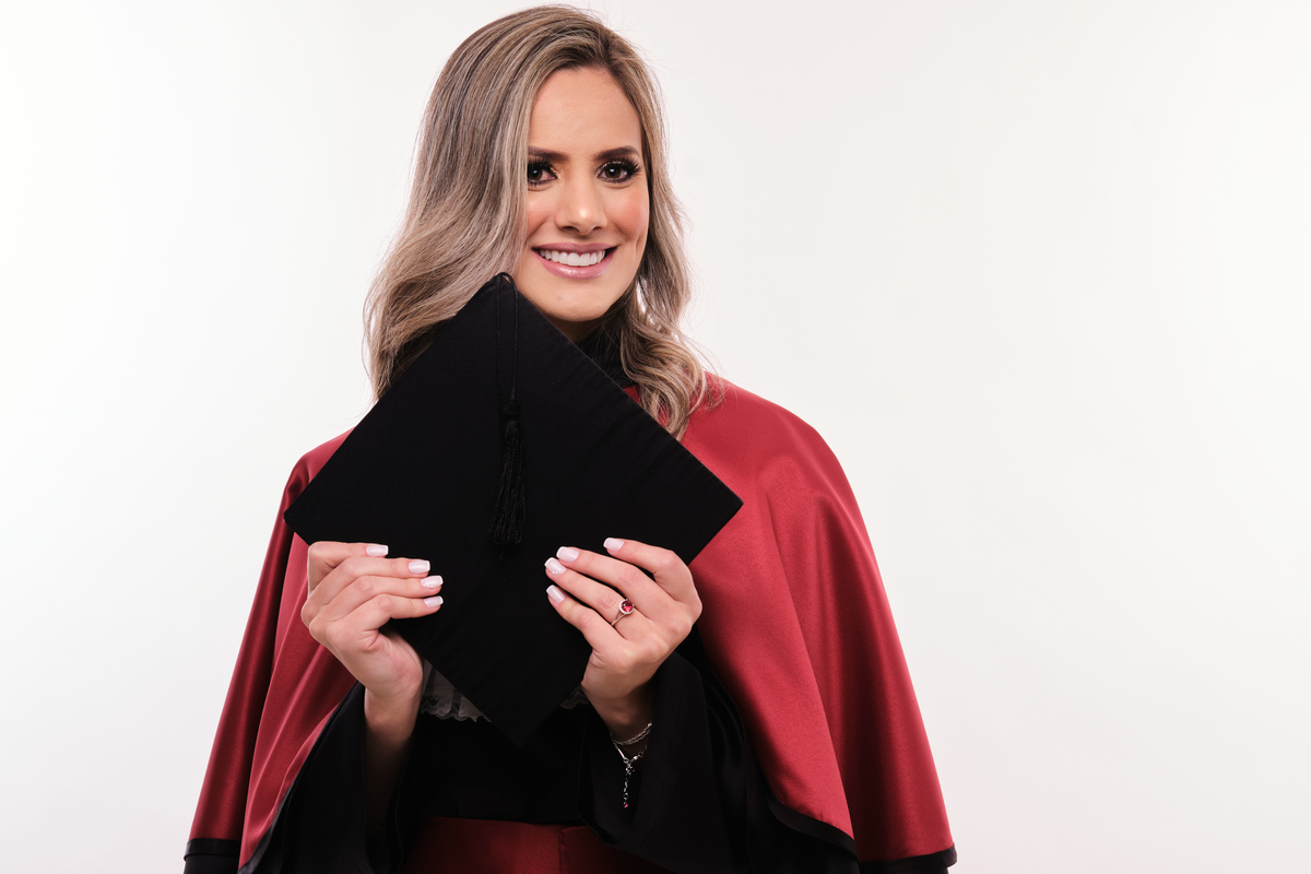 Dra.Fabiana Assis - Cirurgiã Dentista - Universidade Tuiuti do Parana