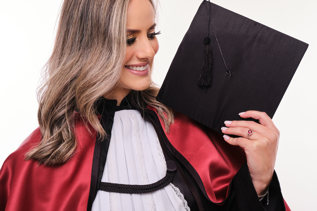 Dra.Fabiana Assis - Cirurgiã Dentista - Universidade Tuiuti do Parana