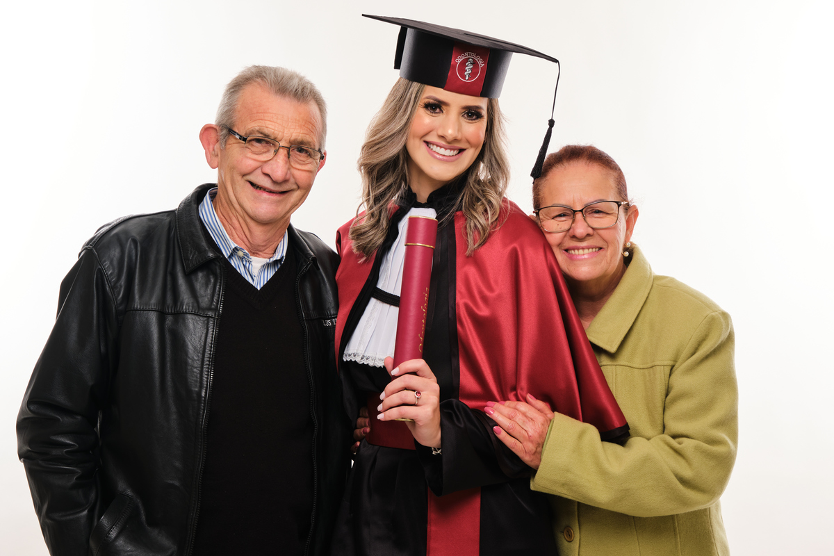 Dra.Fabiana Assis - Cirurgiã Dentista - Universidade Tuiuti do Parana