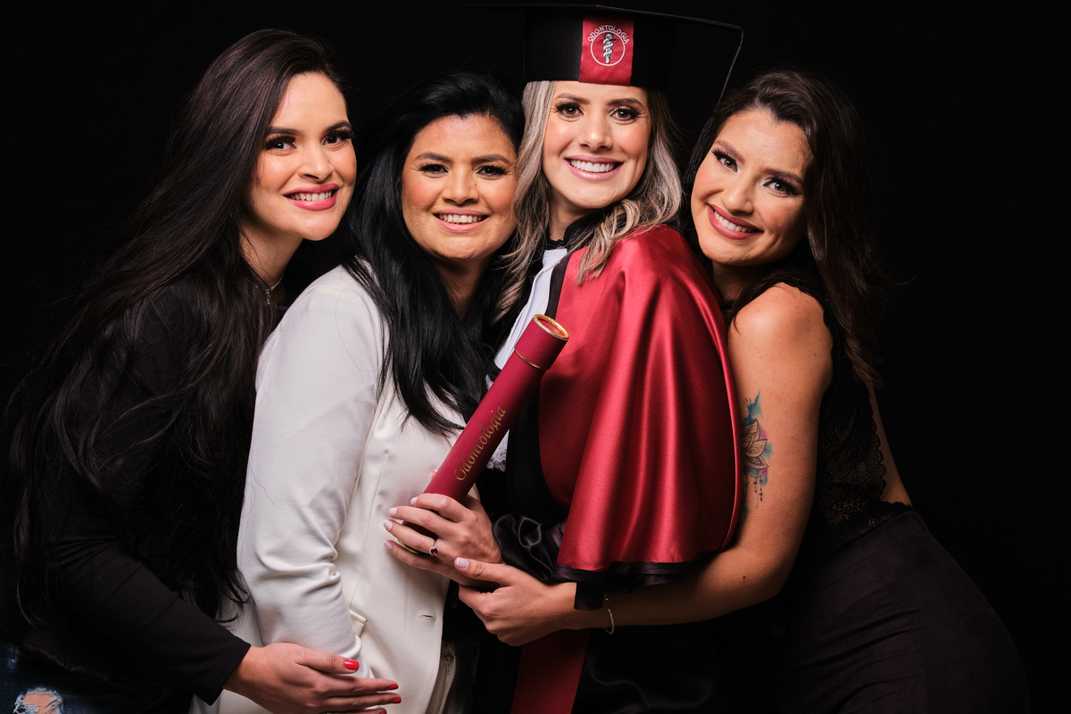 Dra.Fabiana Assis - Cirurgiã Dentista - Universidade Tuiuti do Parana