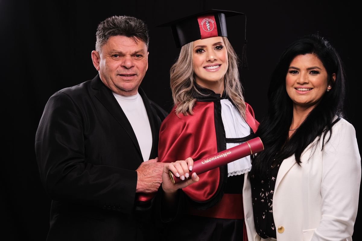 Dra.Fabiana Assis - Cirurgiã Dentista - Universidade Tuiuti do Parana