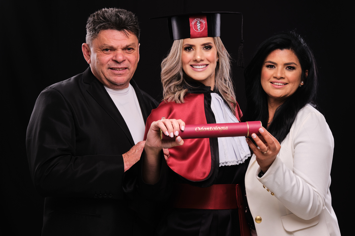 Dra.Fabiana Assis - Cirurgiã Dentista - Universidade Tuiuti do Parana