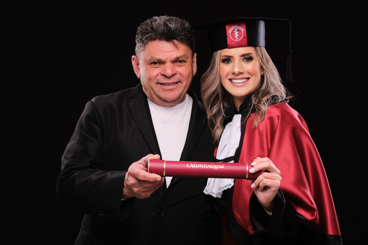 Dra.Fabiana Assis - Cirurgiã Dentista - Universidade Tuiuti do Parana