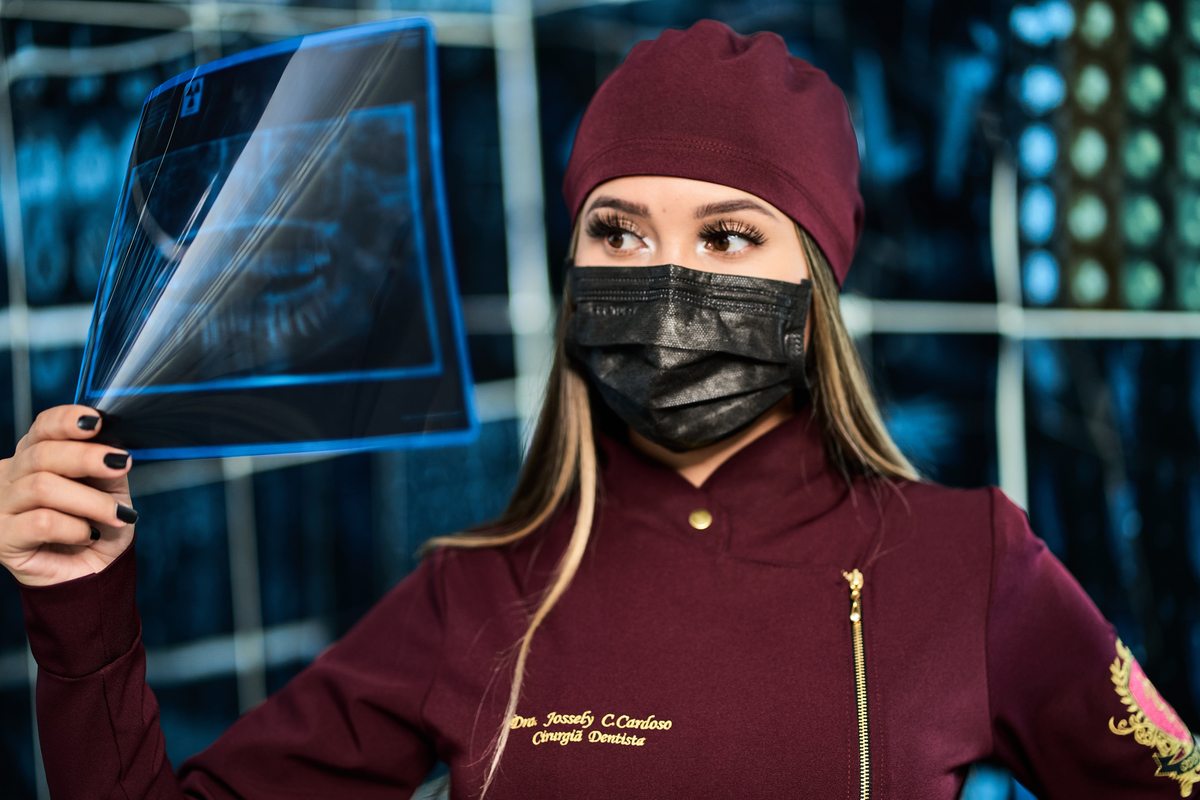 Dra. Jossely Cardoso - Cirurgiã Dentista - Universidade Tuiuti do Parana