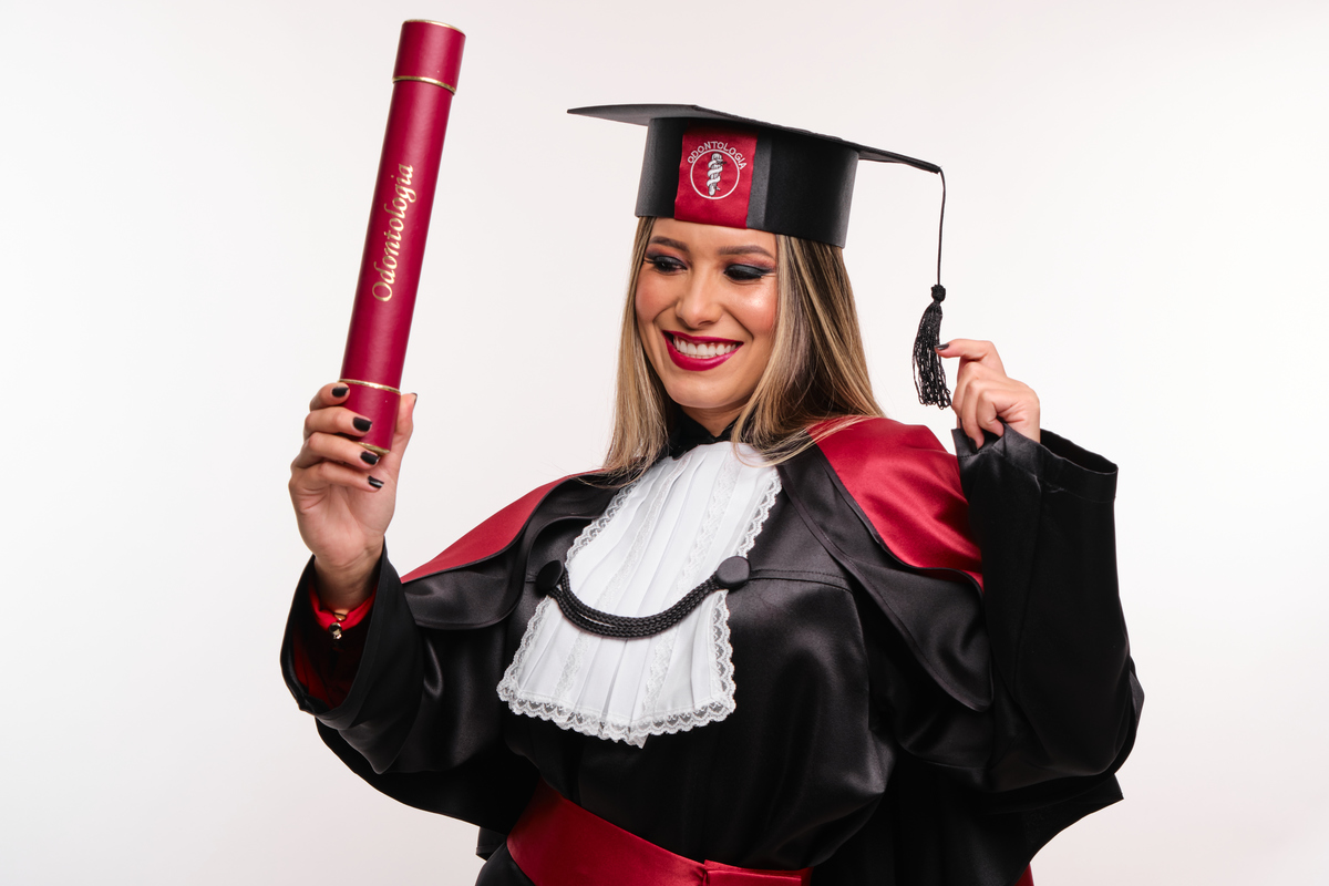 Dra. Jossely Cardoso - Cirurgiã Dentista - Universidade Tuiuti do Parana