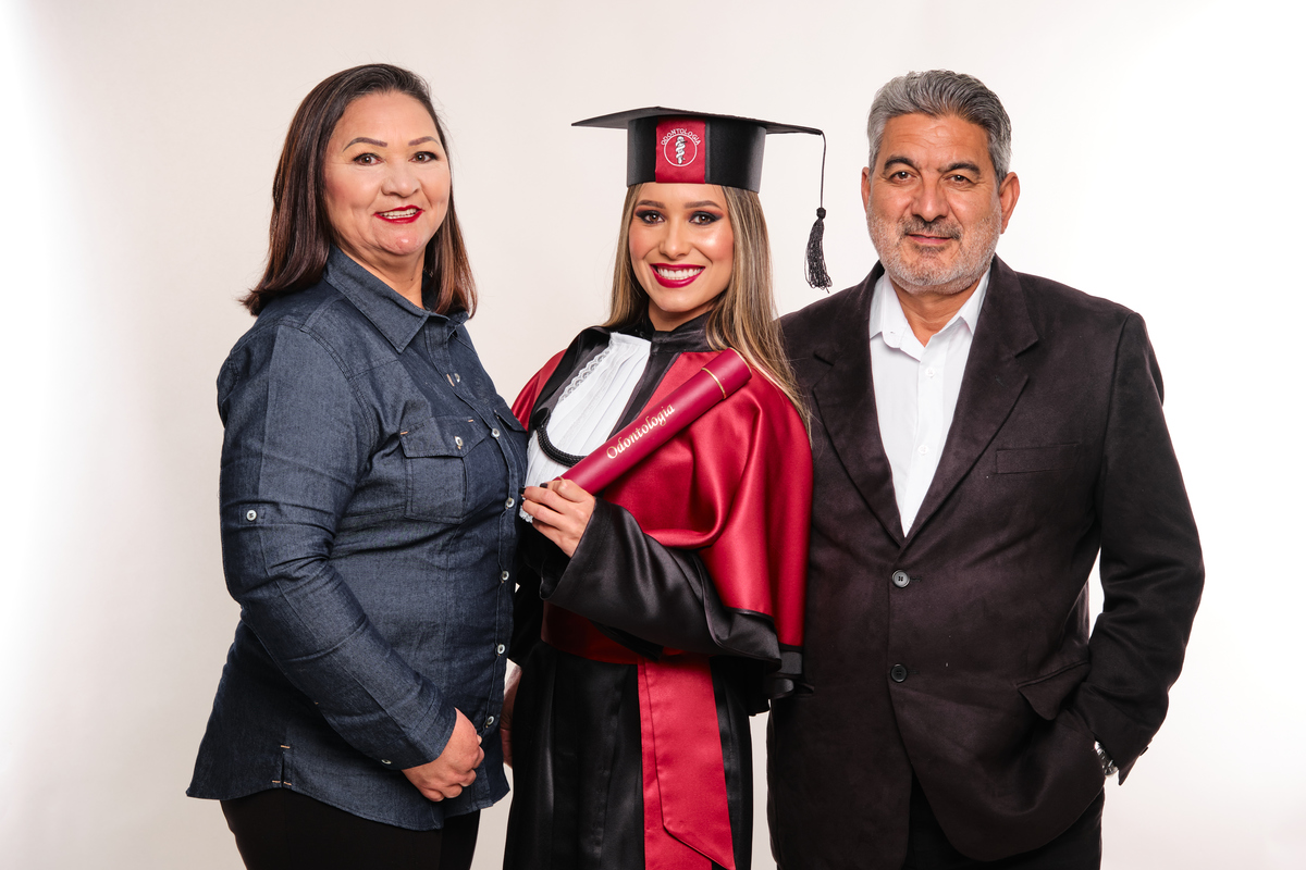 Dra. Jossely Cardoso - Cirurgiã Dentista - Universidade Tuiuti do Parana