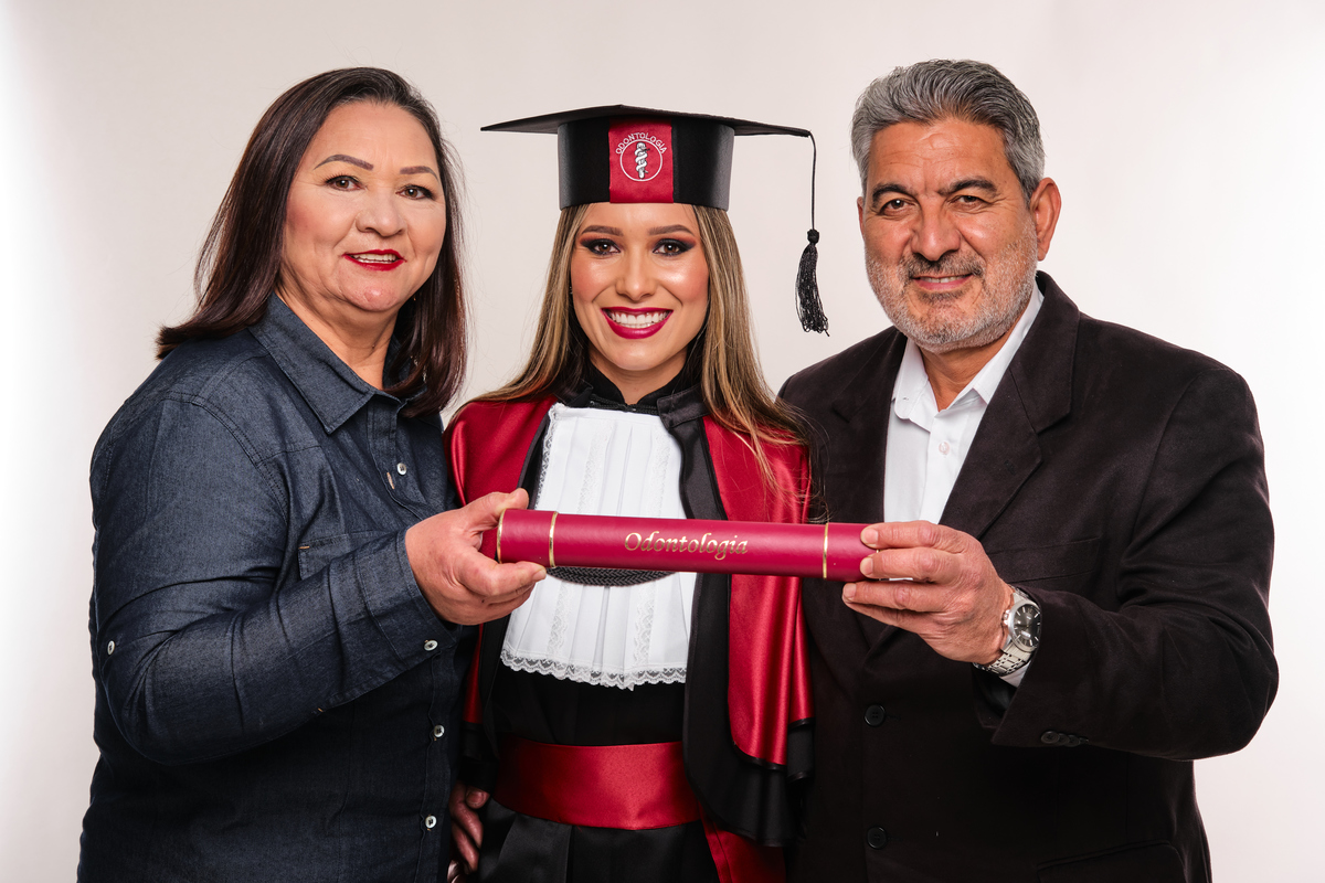 Dra. Jossely Cardoso - Cirurgiã Dentista - Universidade Tuiuti do Parana