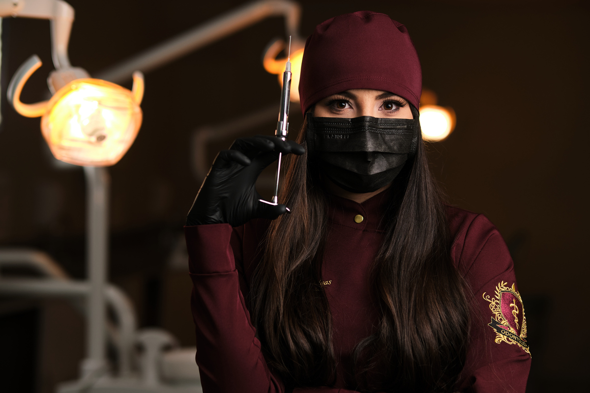 Dra. Leticia Bigas - Cirurgiã Dentista - Universidade Tuiuti do Parana