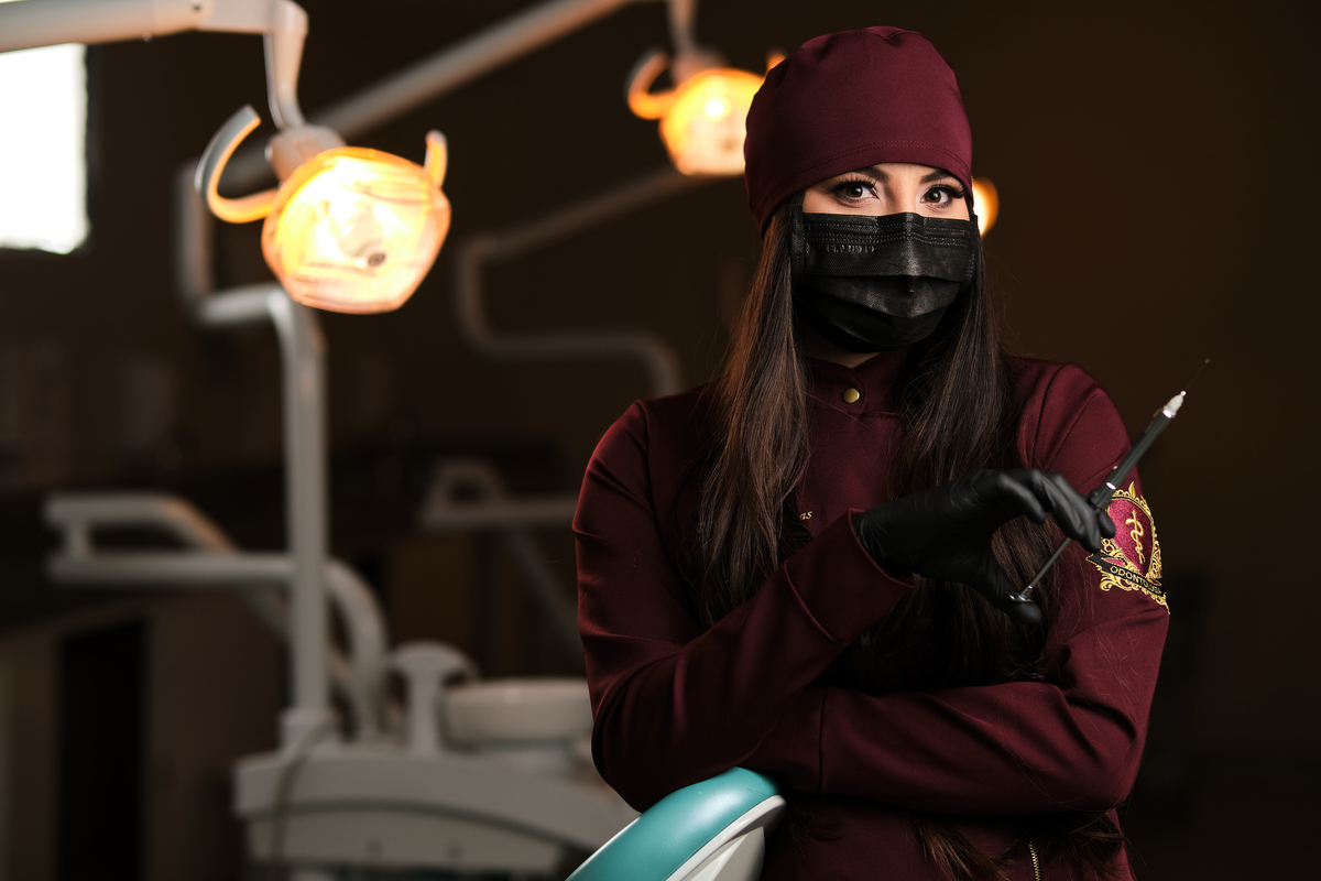 Dra. Leticia Bigas - Cirurgiã Dentista - Universidade Tuiuti do Parana