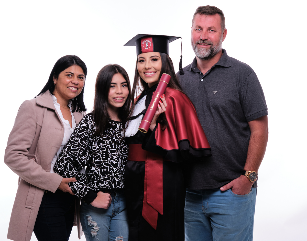 Dra. Leticia Bigas - Cirurgiã Dentista - Universidade Tuiuti do Parana