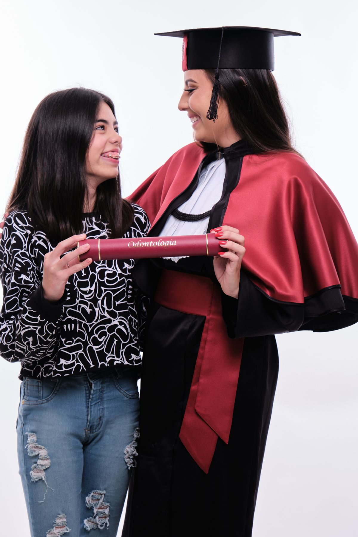 Dra. Leticia Bigas - Cirurgiã Dentista - Universidade Tuiuti do Parana