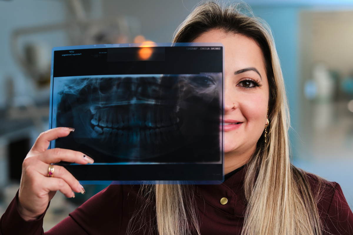 Dra. Sabrina Setti - Cirurgiã Dentista - Universidade Tuiuti do Parana