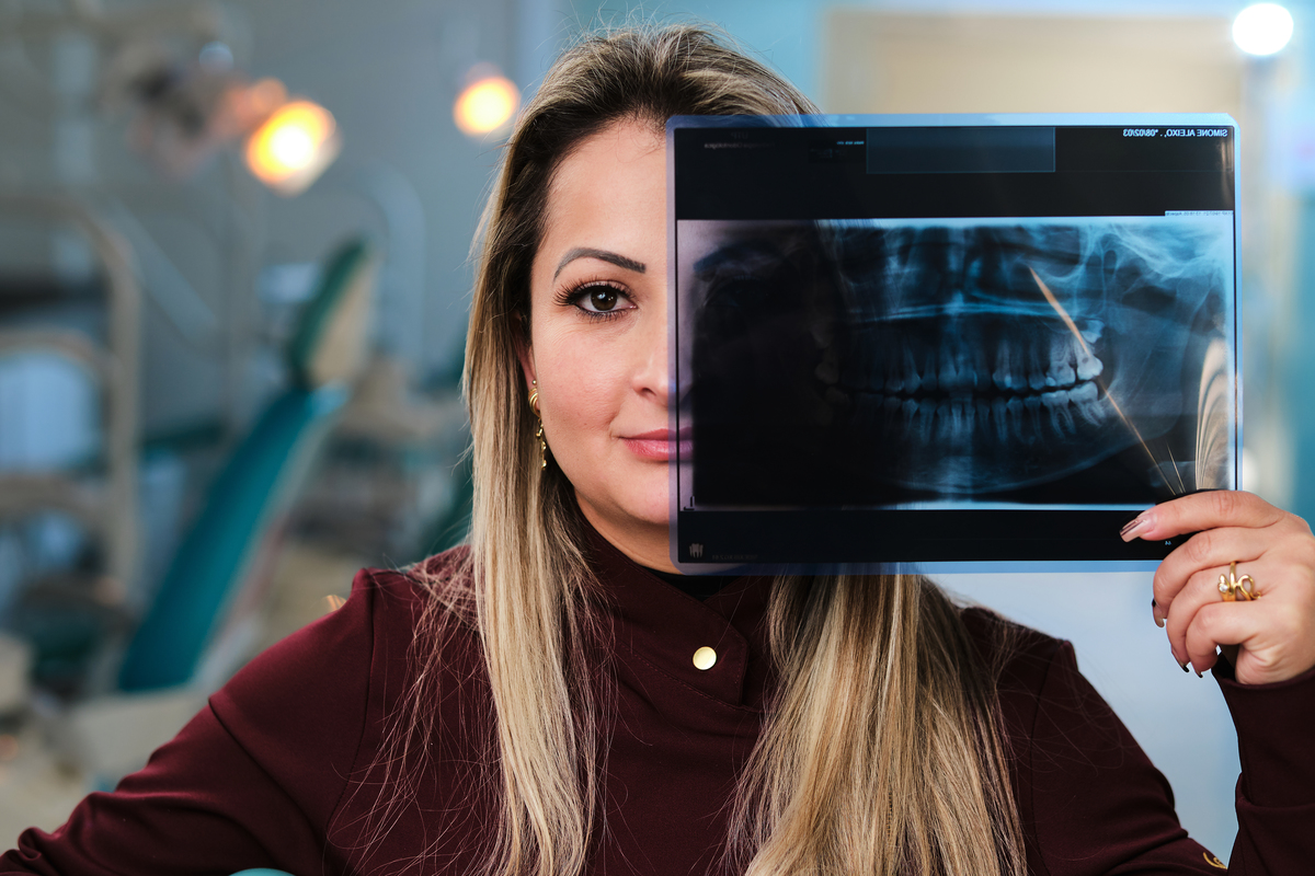 Dra. Sabrina Setti - Cirurgiã Dentista - Universidade Tuiuti do Parana