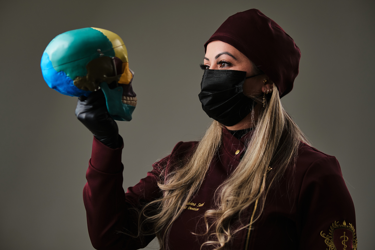 Dra. Sabrina Setti - Cirurgiã Dentista - Universidade Tuiuti do Parana