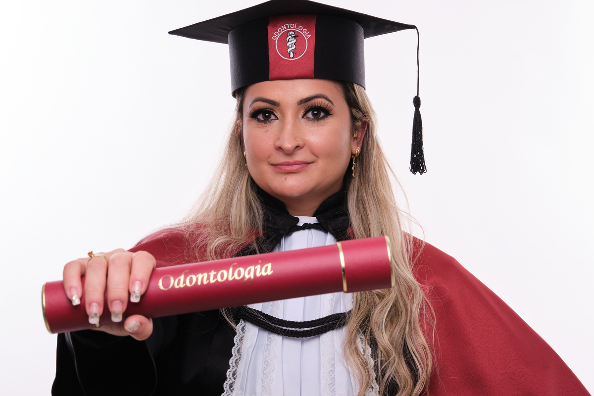 Dra. Sabrina Setti - Cirurgiã Dentista - Universidade Tuiuti do Parana