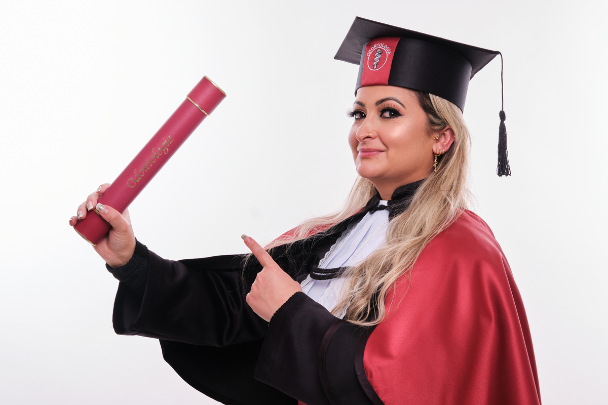Dra. Sabrina Setti - Cirurgiã Dentista - Universidade Tuiuti do Parana