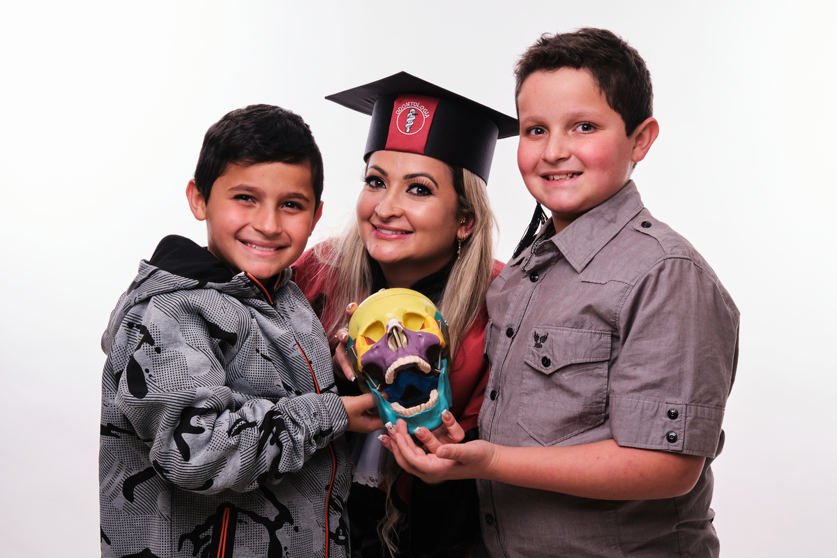 Dra. Sabrina Setti - Cirurgiã Dentista - Universidade Tuiuti do Parana