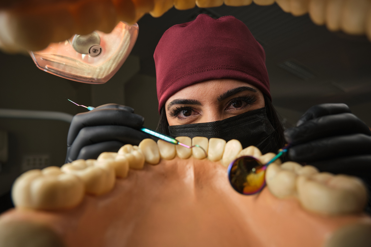 Cirurgiã Dentista - Renata Gharib Dicalo Massuci