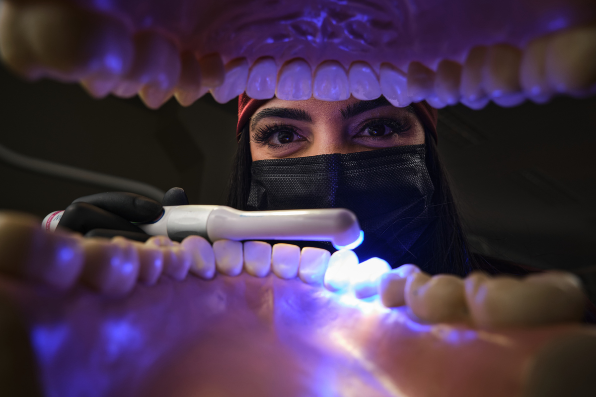 Cirurgiã Dentista - Renata Gharib Dicalo Massuci