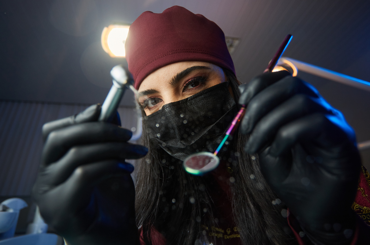 Cirurgiã Dentista - Renata Gharib Dicalo Massuci