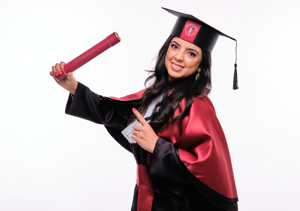 Cirurgiã Dentista - Renata Gharib Dicalo Massuci