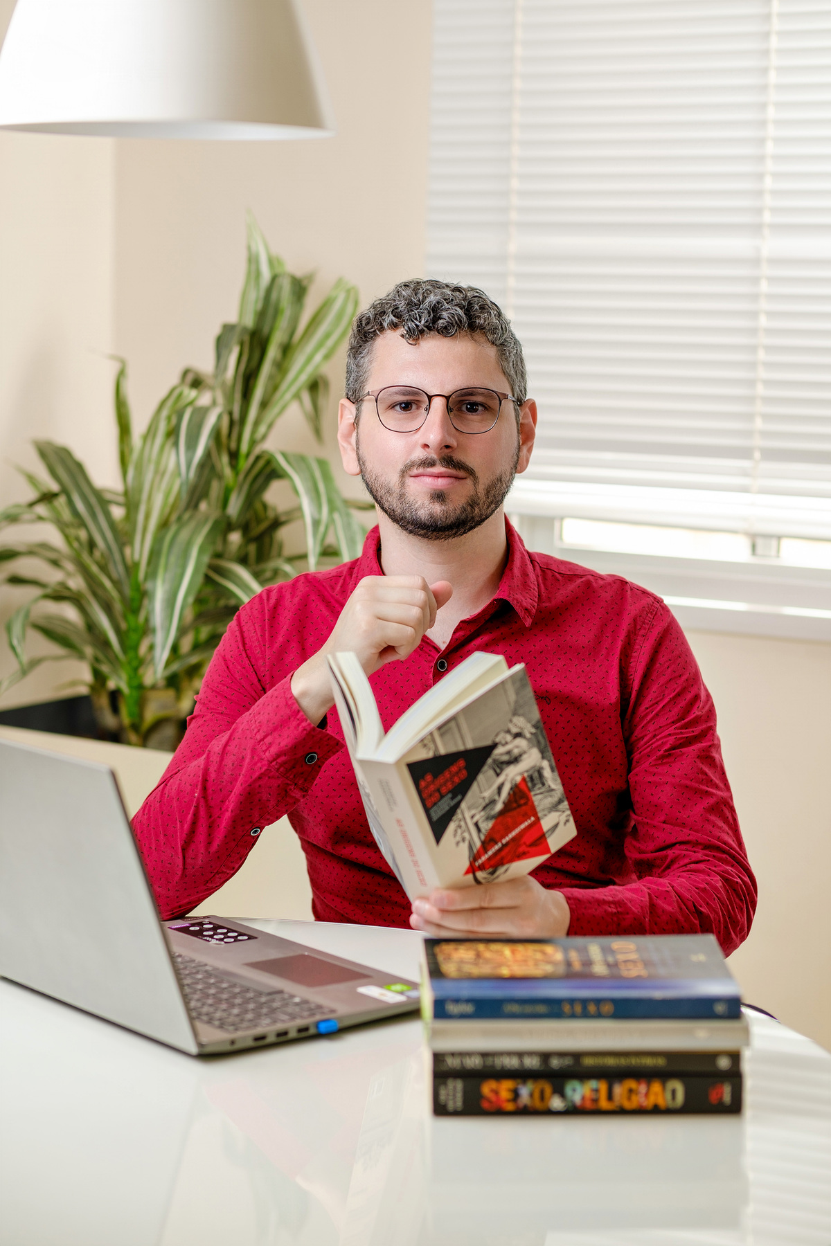 Ensaio Profissional - Psicológo Clínico e Terapeuta Sexual