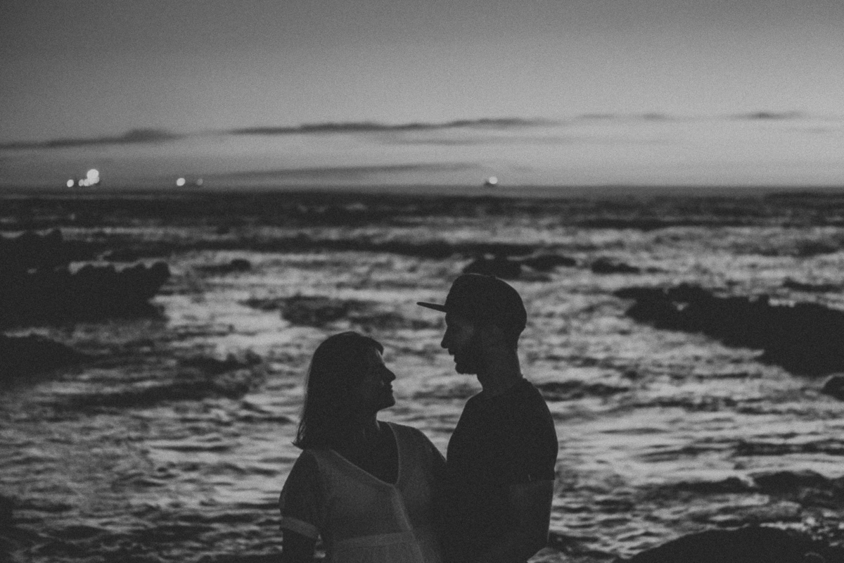 casal junto ao mar no pôr do sol da Figueira da Foz