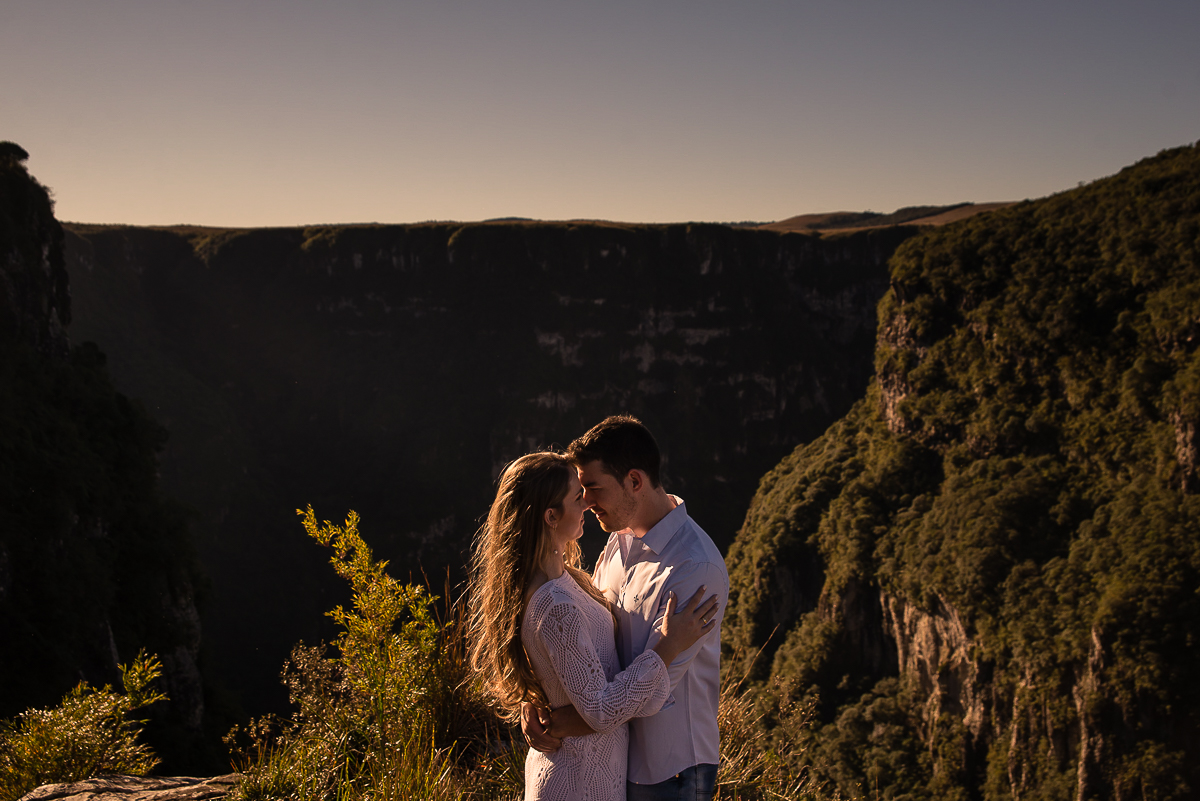 Ensaio fotográfico de Casal, Fotos de Pré Casamento, Ensaio Pré Wedding, Fotógrafias espontâneas, Fotos Serra Gaúcha, Fotógrafo de Casamento na Serra Gaúcha