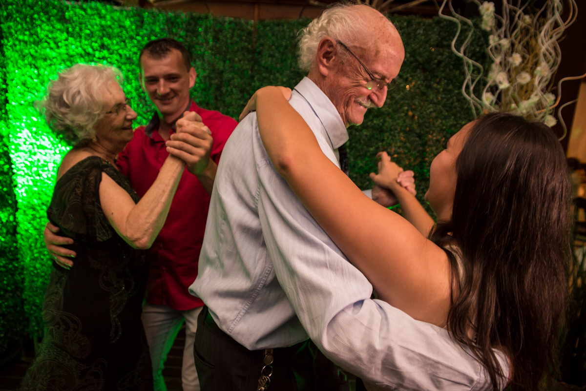Dançando em Festa, Festa Divertida de Casamento