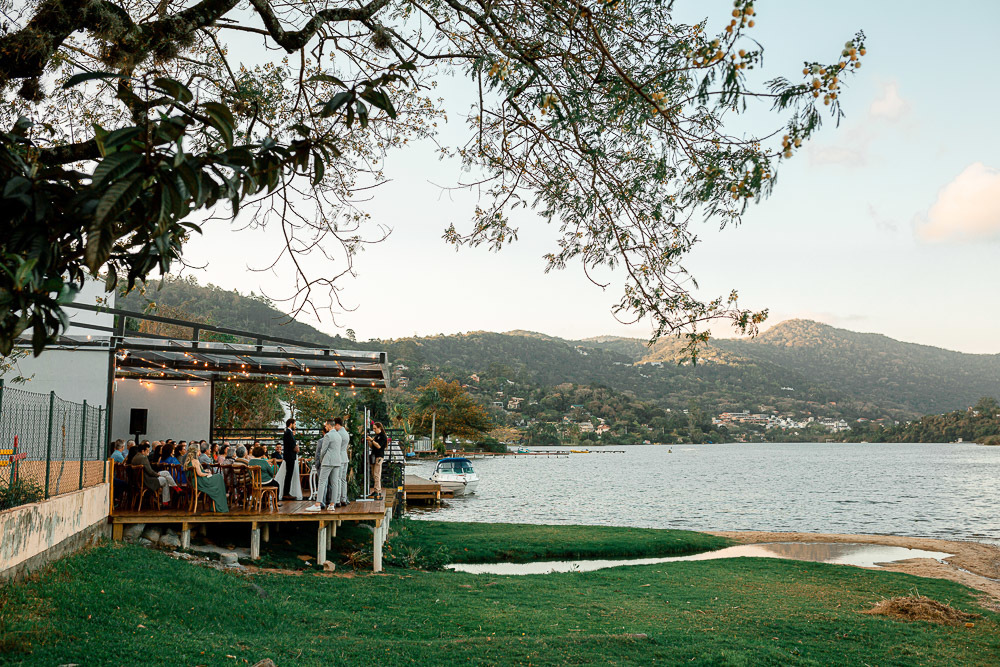 Cerimônia de casamento diante da Lagoa da Conceição