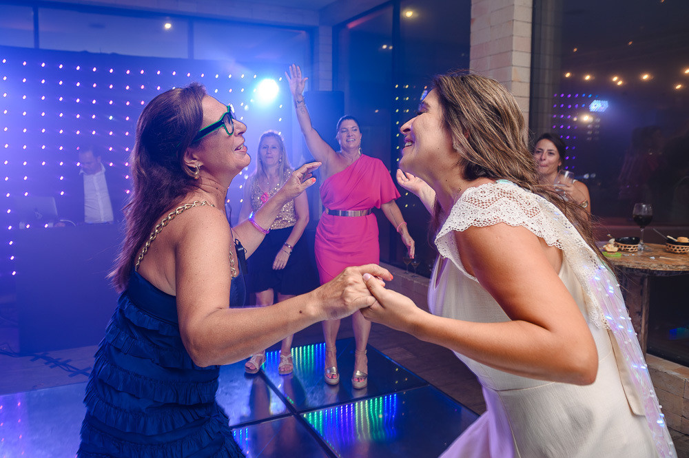 casamento na praia,santa catarina (brazilian state),estaleiro guest house,casamento emocionante,balneário camboriú (city-town-village),guest house,casamento lindo,vestida de noiva,como organizar lista de casamento,entrada da noiva