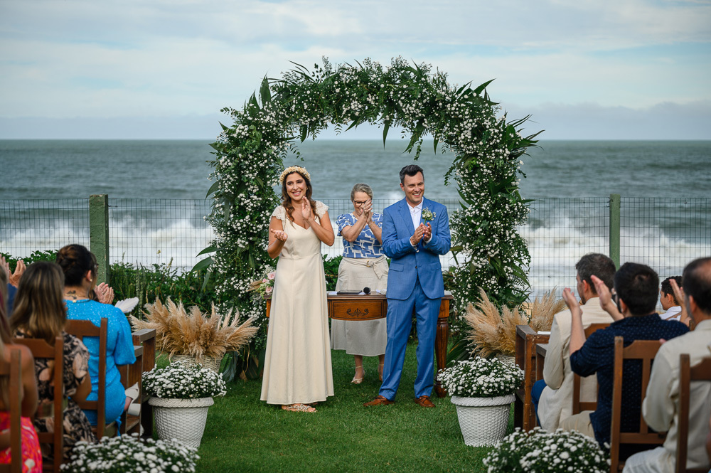 casamento na praia,santa catarina (brazilian state),estaleiro guest house,casamento emocionante,balneário camboriú (city-town-village),guest house,casamento lindo,vestida de noiva,como organizar lista de casamento,entrada da noiva