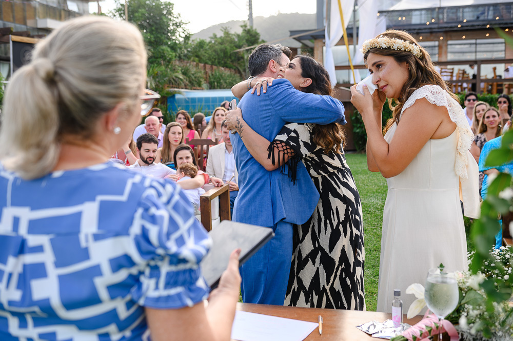casamento na praia,santa catarina (brazilian state),estaleiro guest house,casamento emocionante,balneário camboriú (city-town-village),guest house,casamento lindo,vestida de noiva,como organizar lista de casamento,entrada da noiva