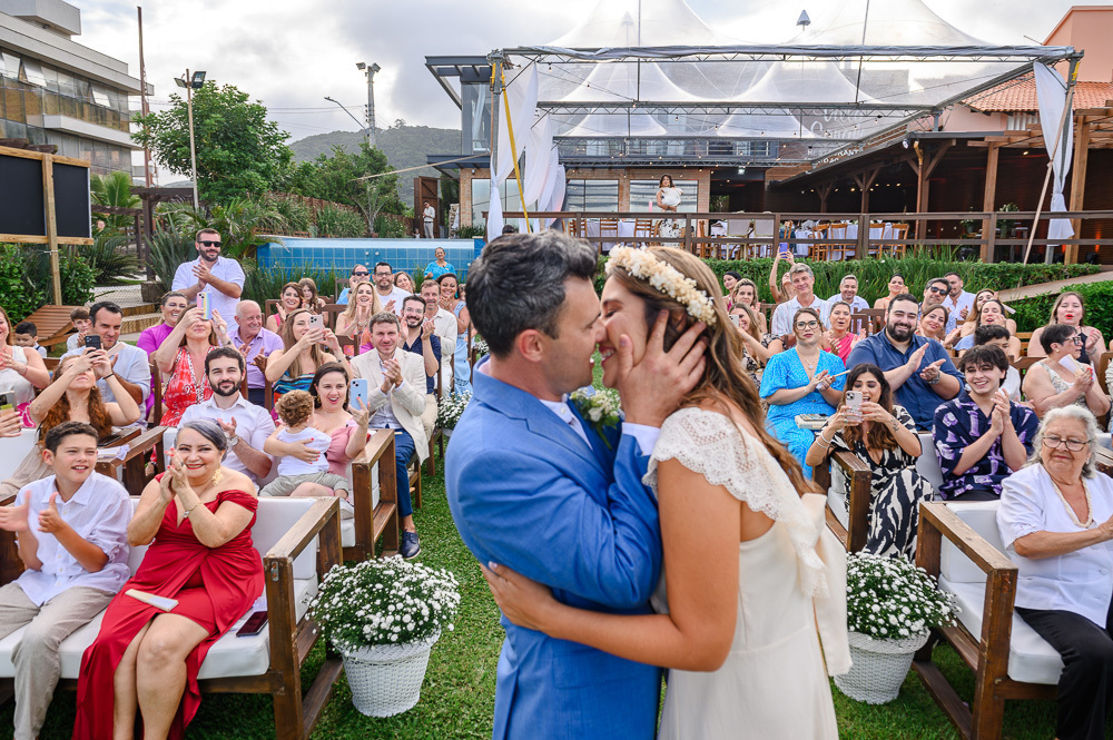 casamento na praia,santa catarina (brazilian state),estaleiro guest house,casamento emocionante,balneário camboriú (city-town-village),guest house,casamento lindo,vestida de noiva,como organizar lista de casamento,entrada da noiva