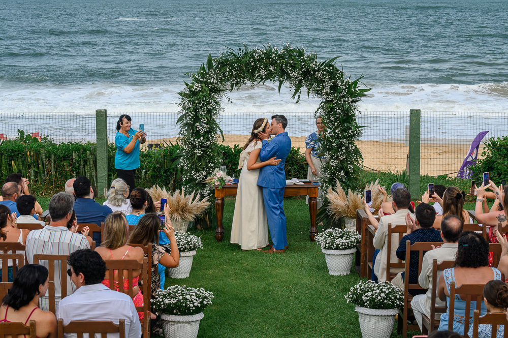 casamento na praia,santa catarina (brazilian state),estaleiro guest house,casamento emocionante,balneário camboriú (city-town-village),guest house,casamento lindo,vestida de noiva,como organizar lista de casamento,entrada da noiva