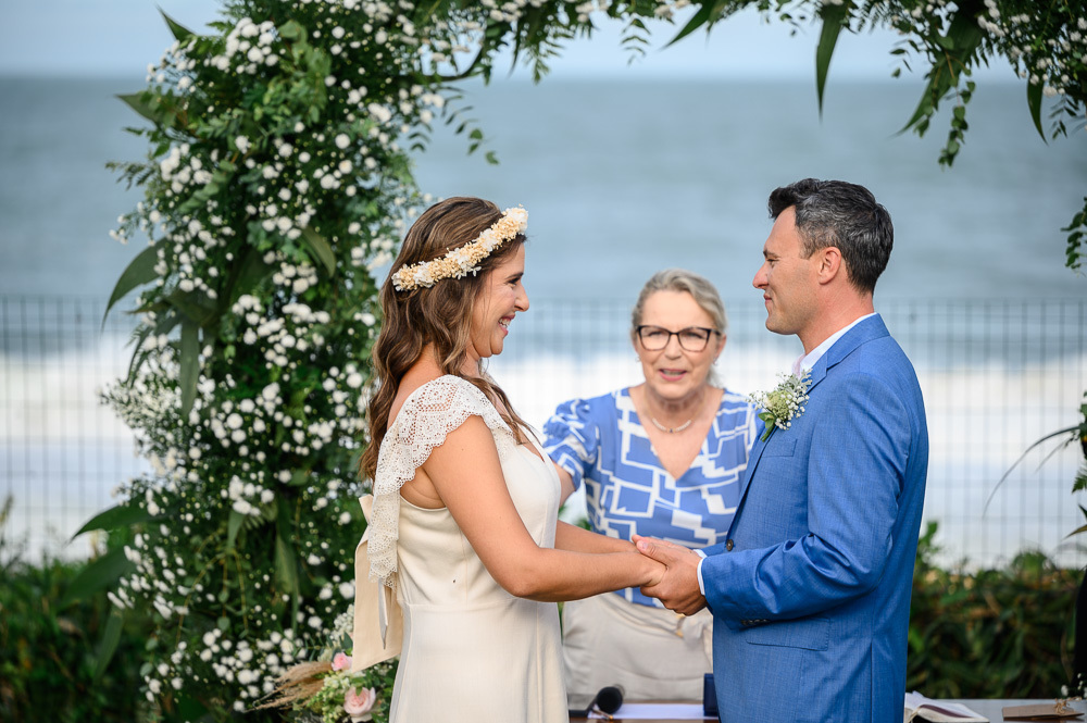 casamento na praia,santa catarina (brazilian state),estaleiro guest house,casamento emocionante,balneário camboriú (city-town-village),guest house,casamento lindo,vestida de noiva,como organizar lista de casamento,entrada da noiva