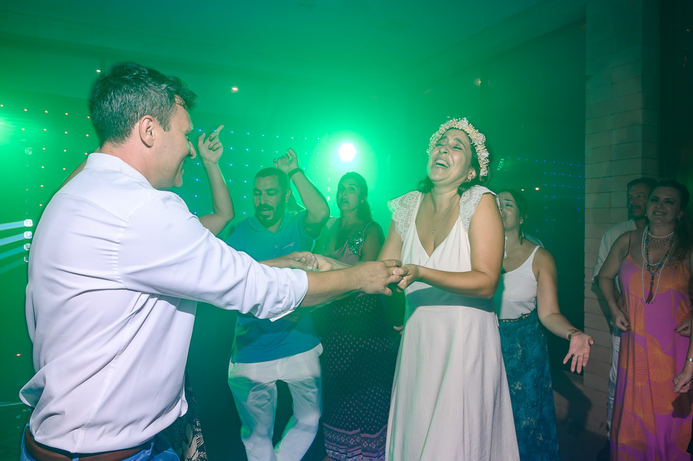 casamento na praia,santa catarina (brazilian state),estaleiro guest house,casamento emocionante,balneário camboriú (city-town-village),guest house,casamento lindo,vestida de noiva,como organizar lista de casamento,entrada da noiva