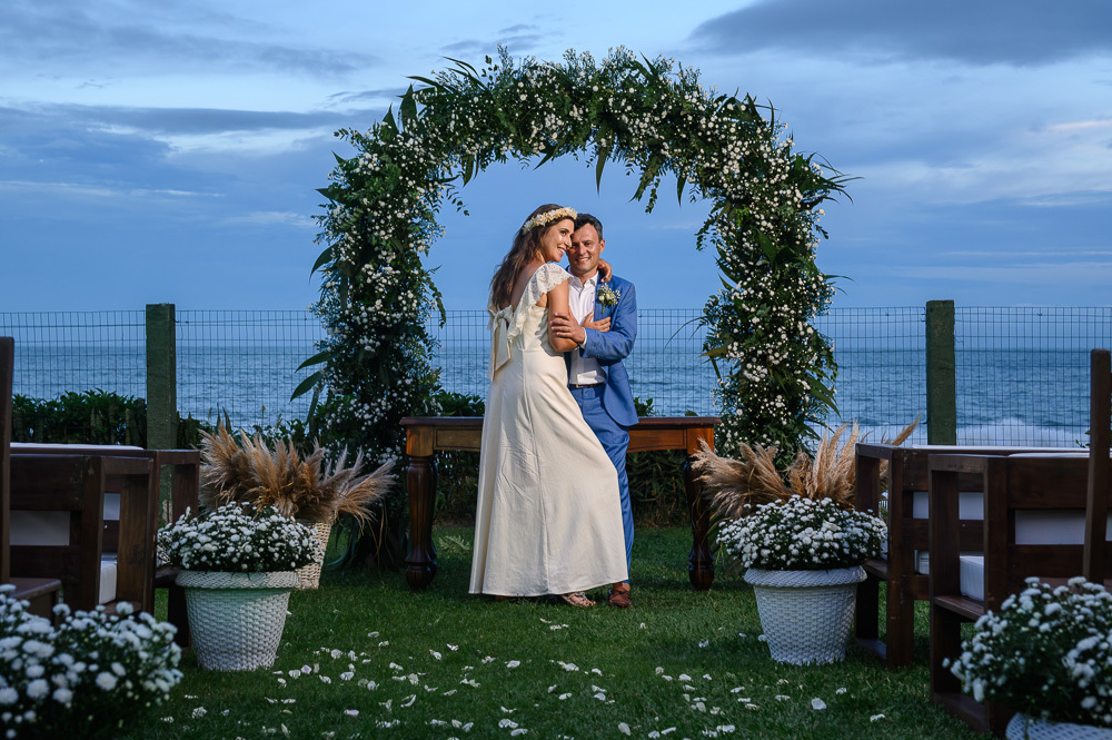 casamento na praia,santa catarina (brazilian state),estaleiro guest house,casamento emocionante,balneário camboriú (city-town-village),guest house,casamento lindo,vestida de noiva,como organizar lista de casamento,entrada da noiva