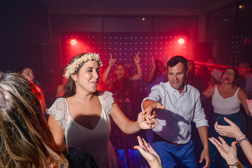 casamento na praia,santa catarina (brazilian state),estaleiro guest house,casamento emocionante,balneário camboriú (city-town-village),guest house,casamento lindo,vestida de noiva,como organizar lista de casamento,entrada da noiva