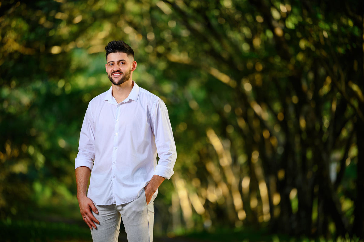 retrato do noivo durante ensaio pré wedding em Balneário Camboriú SC