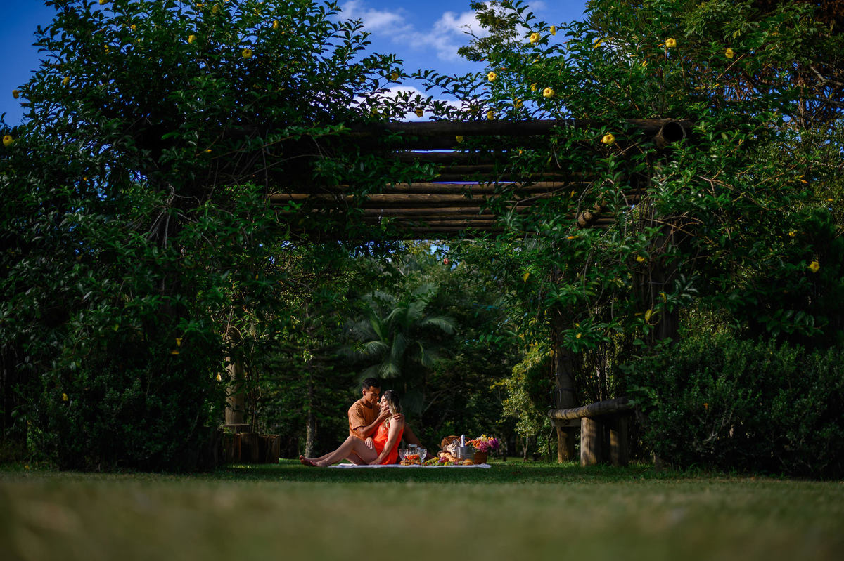 Pré-wedding romântico em meio ao verde em Santa Catarina
